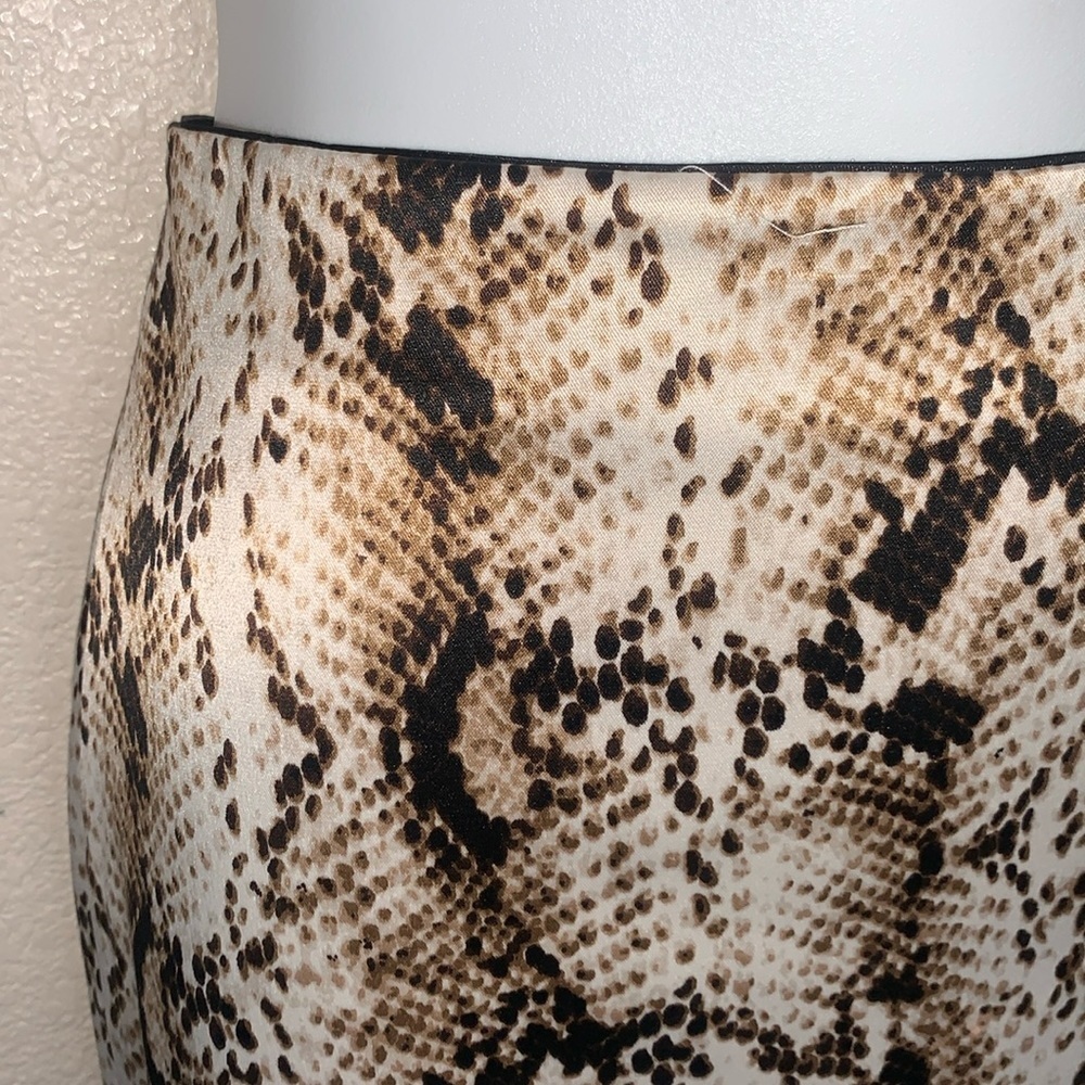 WHITE HOUSE BLACK MARKET WHBM Skirt, black/cream, snake/roses, back zip. 00 - Picture 6 of 17